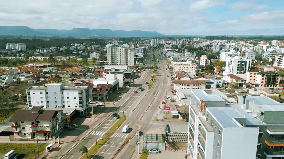 Vista aérea da cidade, cena de abertura do vídeo institucional da B&F.